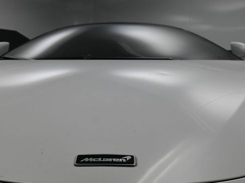 Used 2019 McLaren 570S Spider image 16