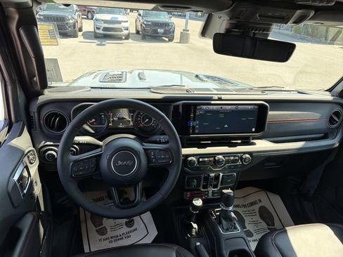 Used 2025 Jeep Gladiator Rubicon image 15