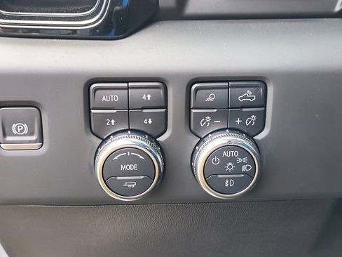 Used 2024 GMC Sierra 2500 AT4 w/ AT4 Premium Plus Package image 19