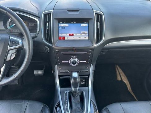 Used 2018 Ford Edge Titanium image 23