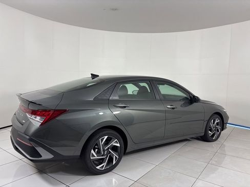 New 2025 Hyundai Elantra SEL FWD image 5