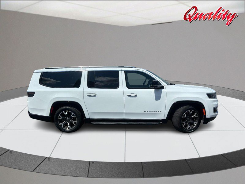 Used 2024 Jeep Wagoneer L Series III w/ Flexible Seating Group AWD/4WD image 2