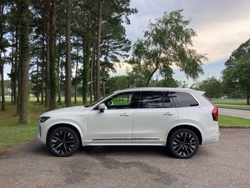 New 2025 Volvo XC90 T8 Plus w/ Protection Package Premier image 6