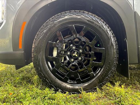 New 2025 Mitsubishi Outlander Trail Edition image 12