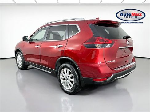 Used 2018 Nissan Rogue SV image 5