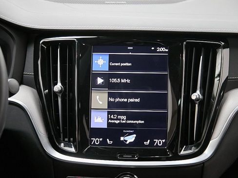 Certified 2022 Volvo S60 T8 R-Design image 27