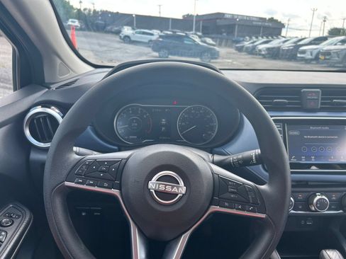 Used 2025 Nissan Versa SV FWD image 29