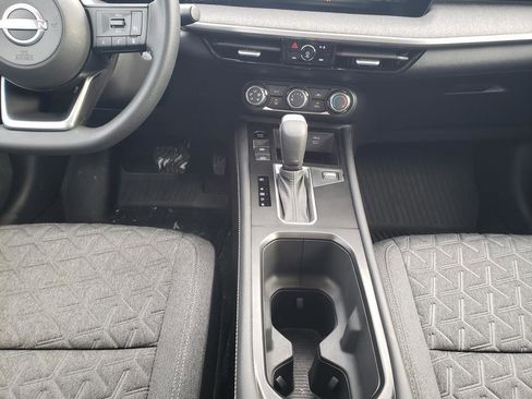 Certified 2025 Nissan Kicks SV image 20