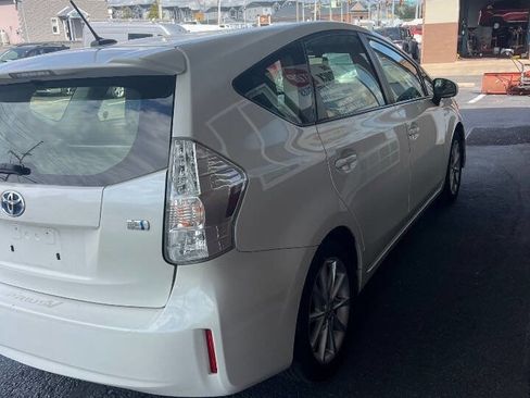 Used 2013 Toyota Prius V Five image 4