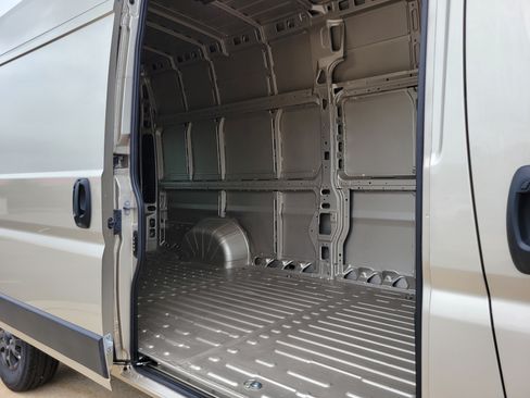 Used 2026 RAM ProMaster 3500 w/ Quick Order Package 22G SLT FWD image 16