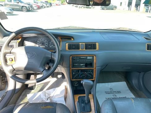 Used 1997 Toyota Camry LE w/ Leather Trim Pkg FWD image 22