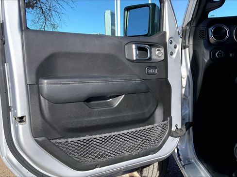 Used 2023 Jeep Gladiator Overland image 21