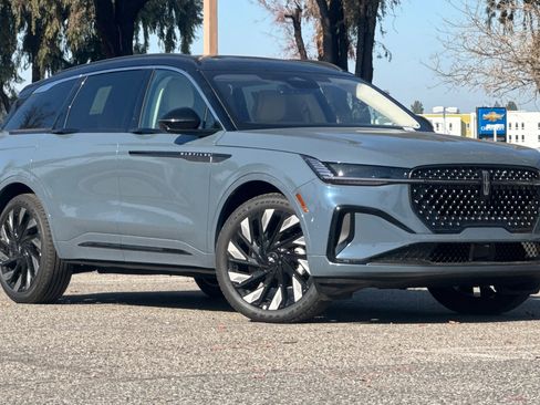 New 2026 Lincoln Nautilus Black Label w/ Jet Appearance Package image 2