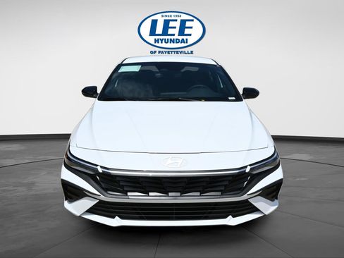 New 2025 Hyundai Elantra SEL image 8