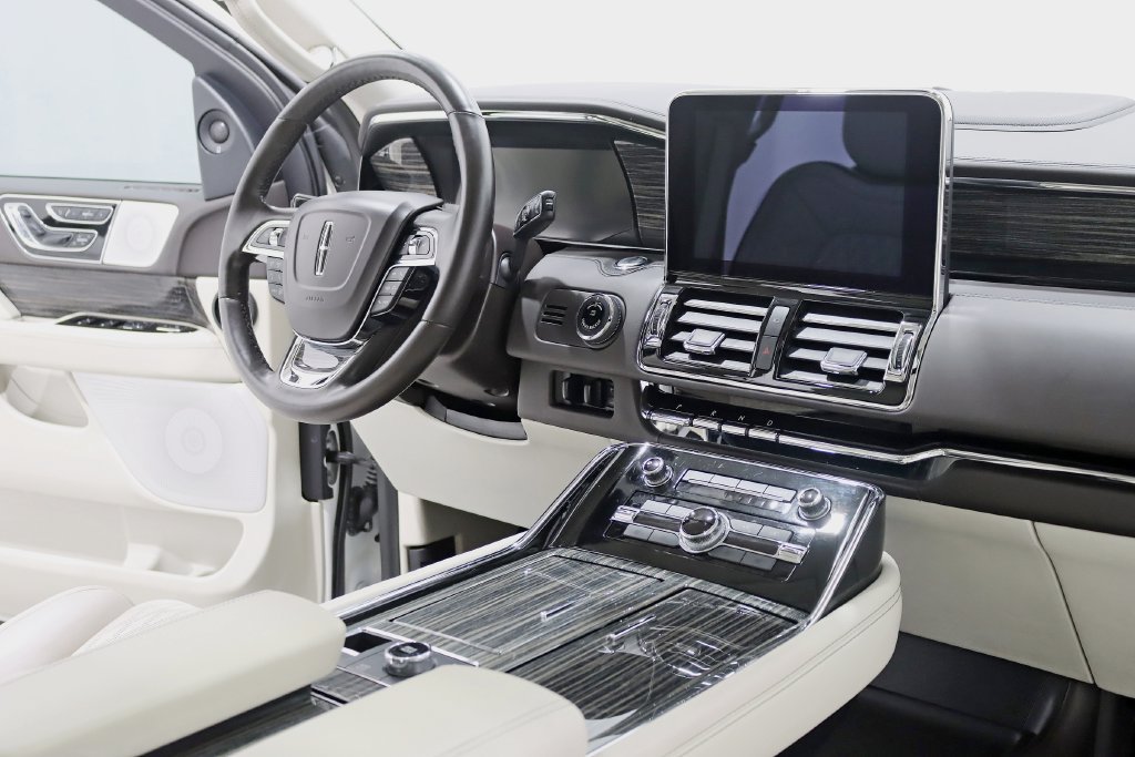 Used 2020 Lincoln Navigator Black Label w/ Cargo Convenience Package AWD/4WD image 36