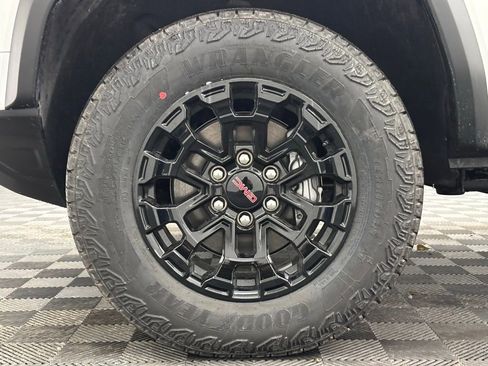 New 2026 GMC Canyon Elevation w/ Convenience Package image 14