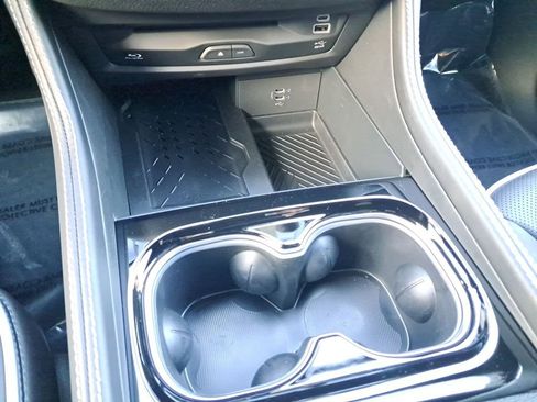 New 2026 Chrysler Pacifica Limited w/ Uconnect Theater Family Group image 24