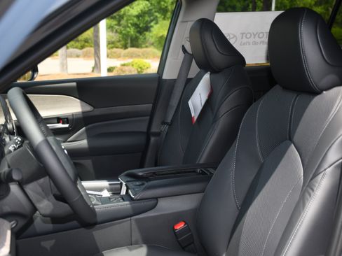 New 2026 Toyota Grand Highlander FWD image 7