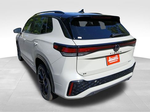 New 2026 Volkswagen Tiguan SE R-Line AWD/4WD image 3