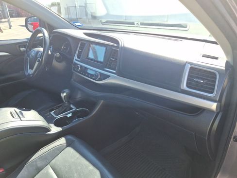 Used 2017 Toyota Highlander XLE image 33