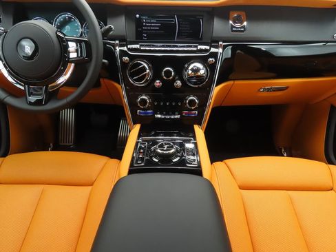 Certified 2023 Rolls-Royce Cullinan w/ Cullinan Package image 13