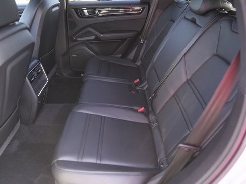 Used 2021 Porsche Cayenne image 13