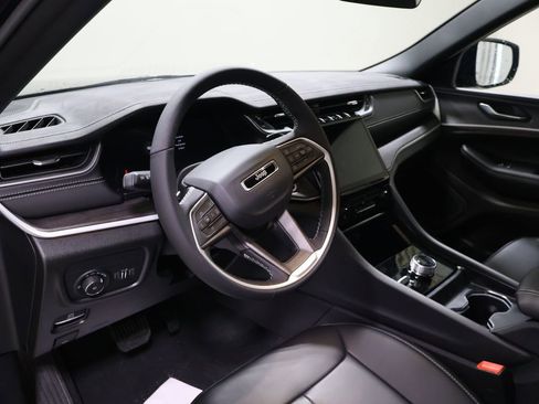 New 2025 Jeep Grand Cherokee Limited w/ Black Appearance Package image 21