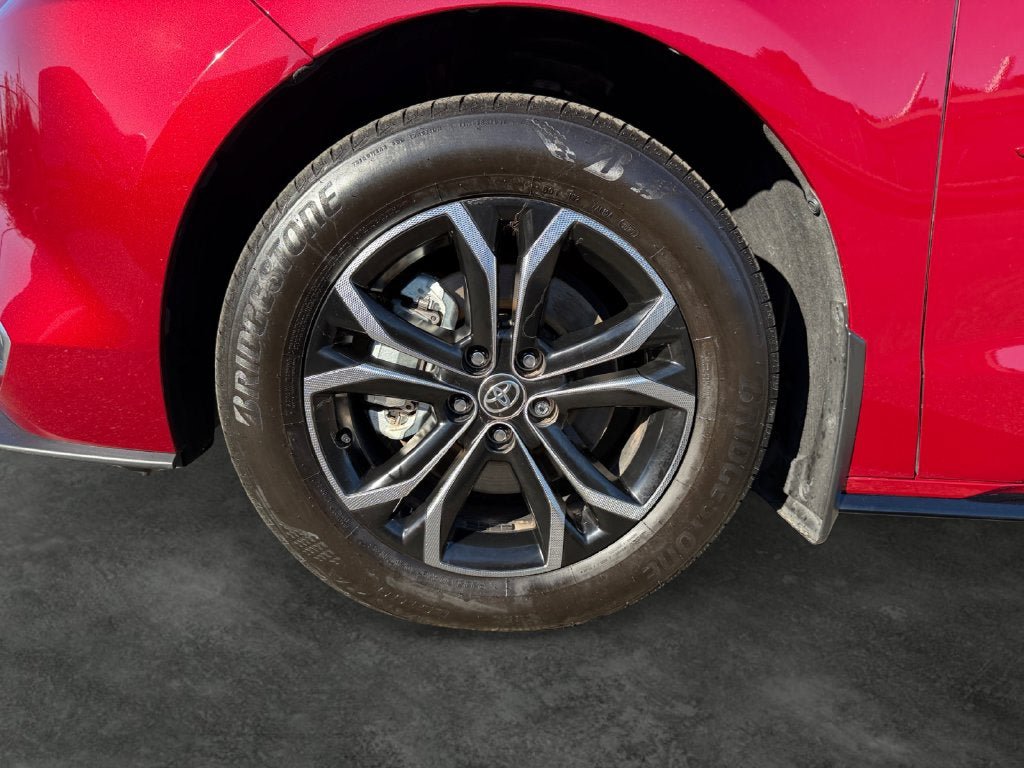 Used 2025 Toyota Sienna Platinum AWD/4WD image 5
