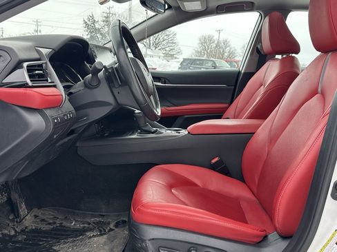Used 2023 Toyota Camry XSE image 9
