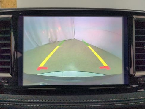 Used 2023 Chrysler Pacifica Touring-L image 19