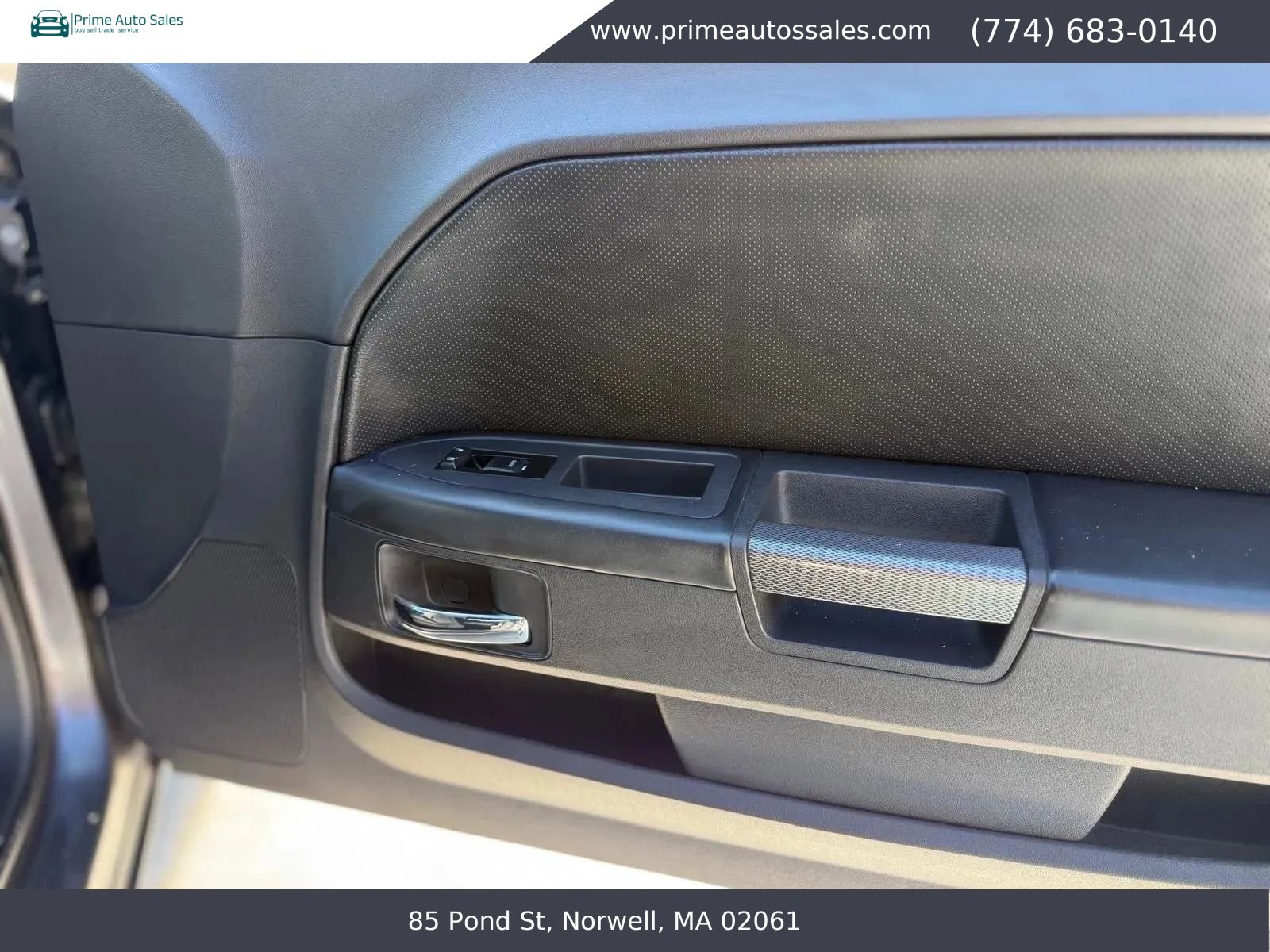 Used 2014 Dodge Challenger R/T RWD image 10
