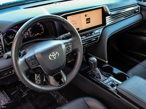 Used 2025 Toyota Camry XSE FWD image 15