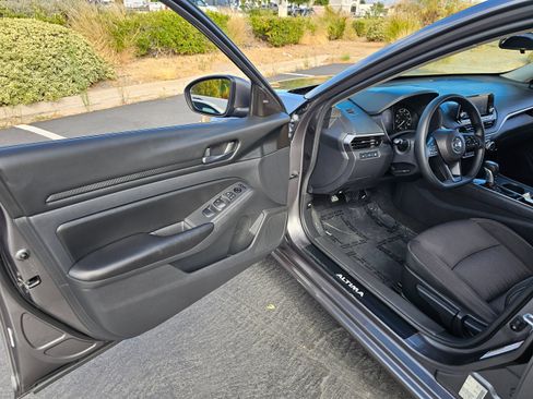 Used 2023 Nissan Altima 2.5 S FWD image 15