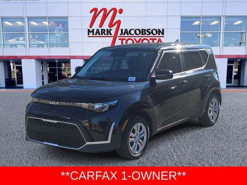 Used 2023 Kia Soul LX image 1