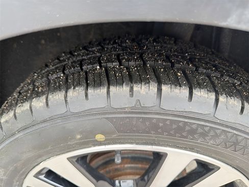 Used 2018 Nissan Kicks SR image 20