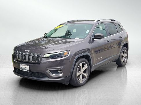 Used 2019 Jeep Cherokee Limited w/ Luxury Group FWD image 8