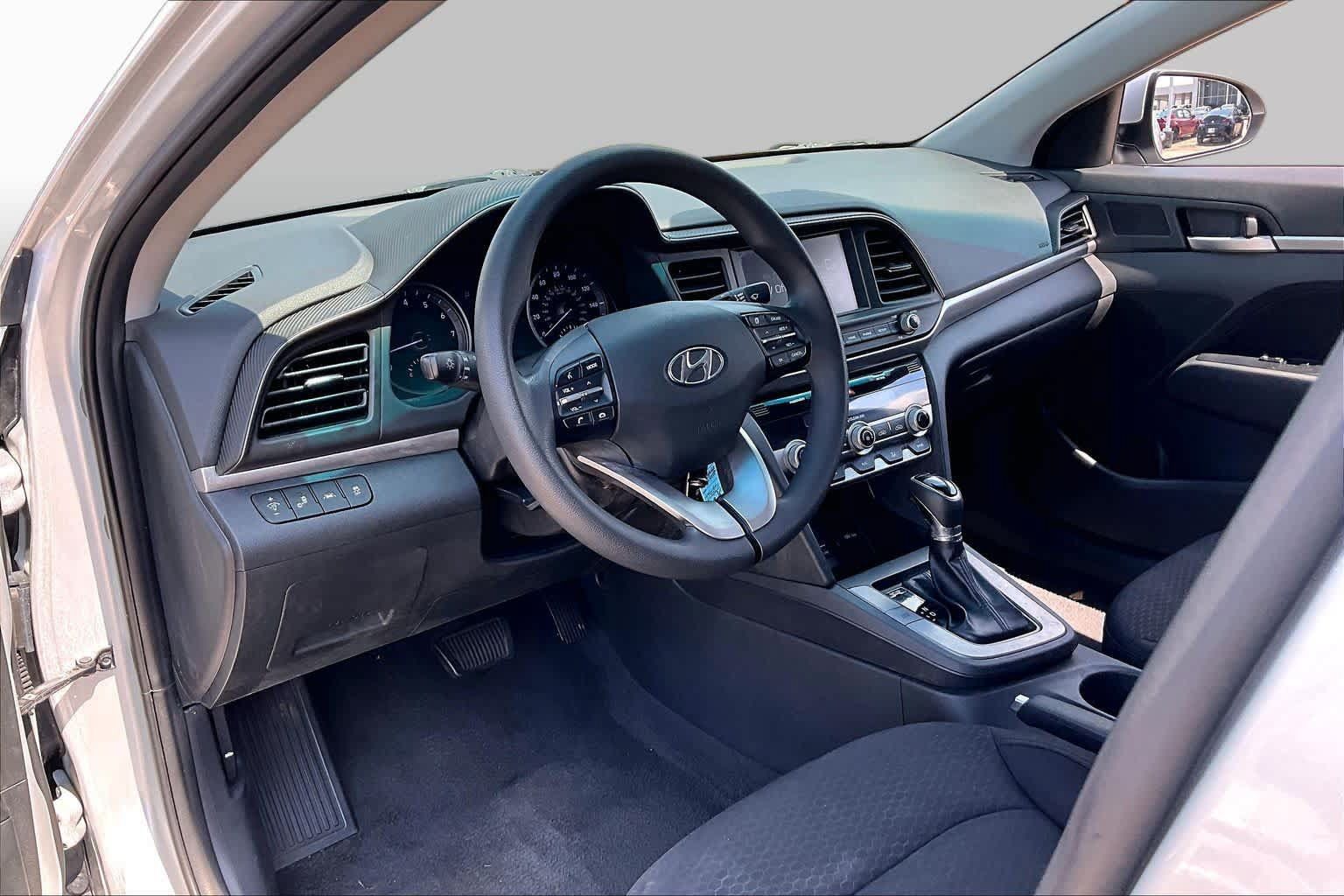 Used 2020 Hyundai Elantra SEL w/ Cargo Package (C1) FWD image 17