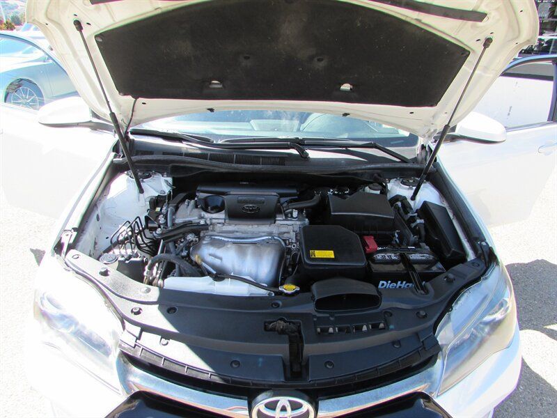 Used 2015 Toyota Camry SE w/ Moonroof Package FWD image 33