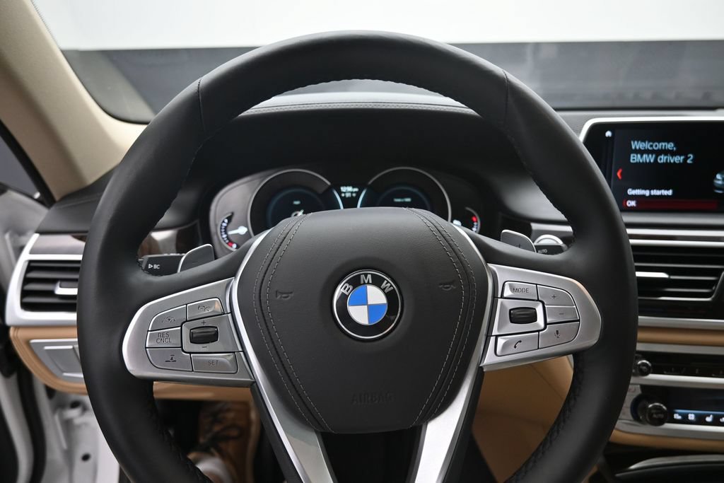 Used 2019 BMW 750i w/ Executive Package RWD image 14