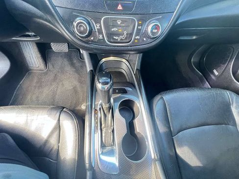 Used 2016 Chevrolet Malibu LT w/ Leather Package FWD image 2