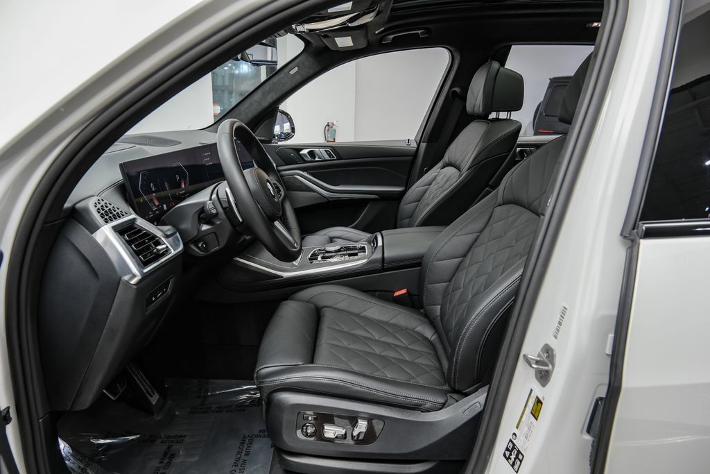 Used 2025 BMW X7 xDrive40i AWD/4WD image 8