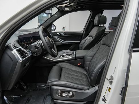Used 2025 BMW X7 xDrive40i AWD/4WD image 8