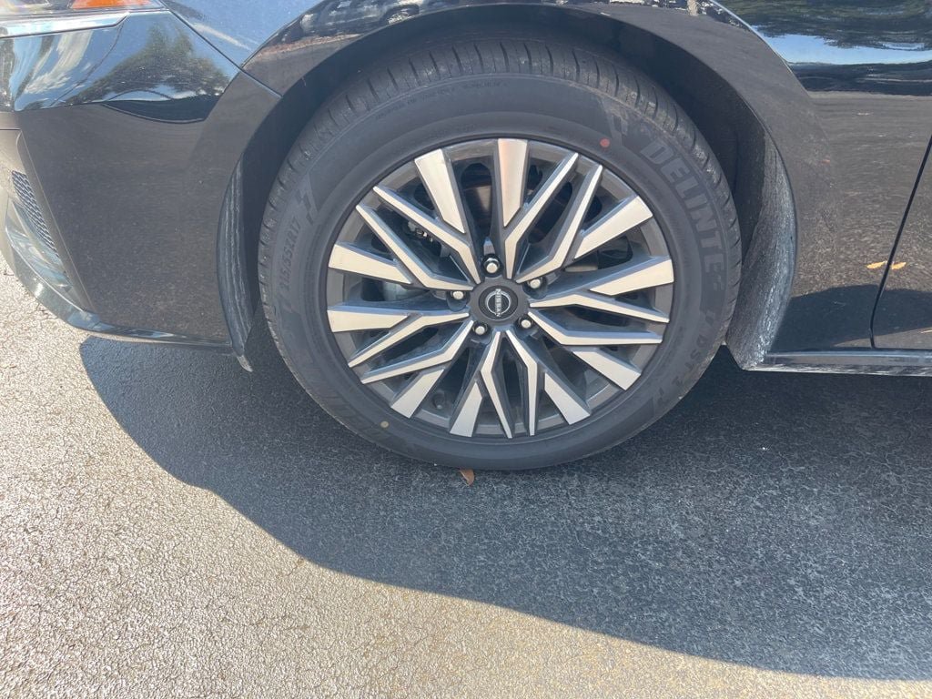 Used 2025 Nissan Altima 2.5 SV FWD image 7