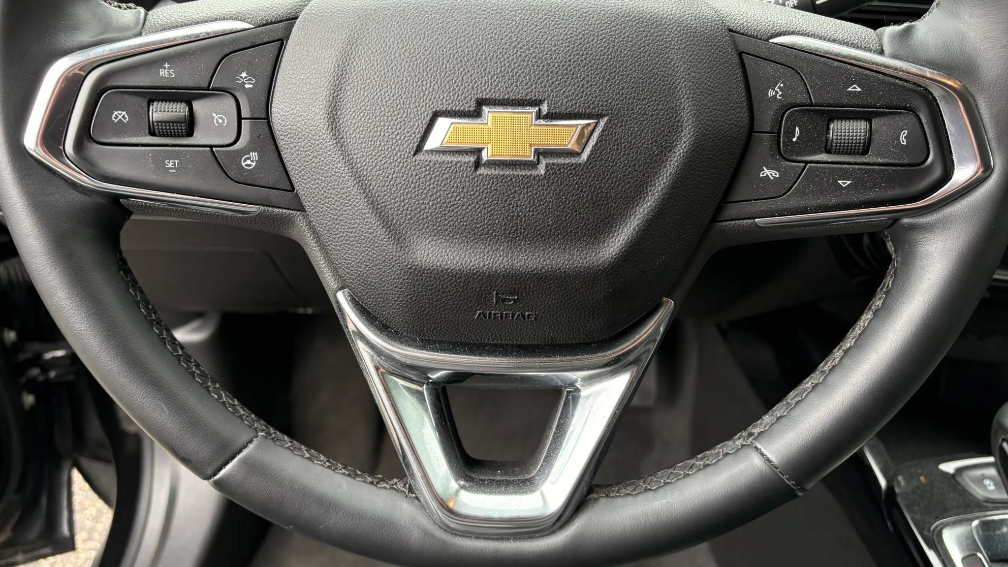Used 2025 Chevrolet Trax LT w/ LT Convenience Package FWD image 17