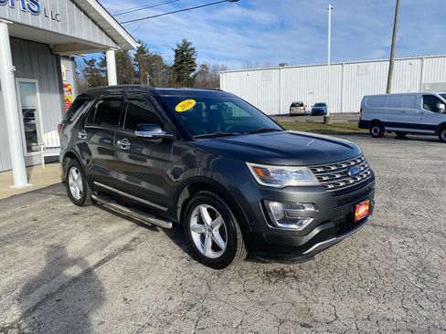 Used 2016 Ford Explorer XLT w/ Equipment Group 202A image 9