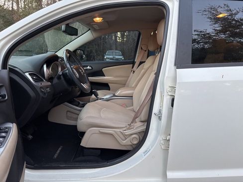 Used 2012 Dodge Journey SXT w/ Flexible Seating Group image 12