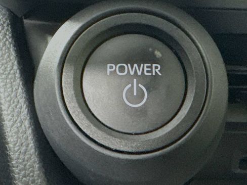 Used 2025 Toyota Prius LE FWD image 19
