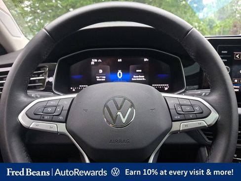 Used 2025 Volkswagen Jetta SE w/ Sunroof Package FWD image 20