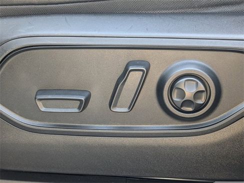 Used 2022 Jeep Grand Cherokee L Limited w/ Black Appearance Package image 24