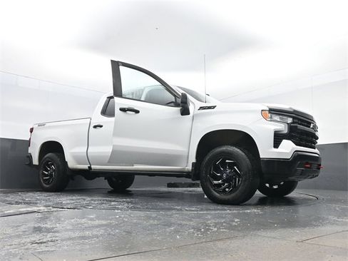 Used 2022 Chevrolet Silverado 1500 LT Trail Boss image 31
